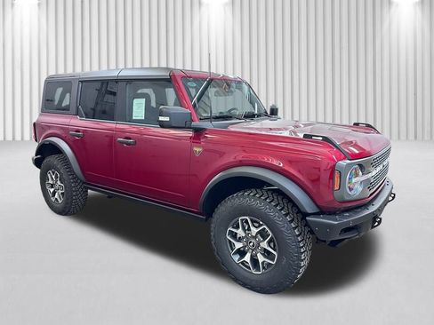 New 2025 Ford Bronco Badlands image 2