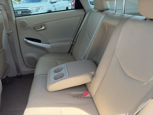 Used 2015 Toyota Prius Five image 9