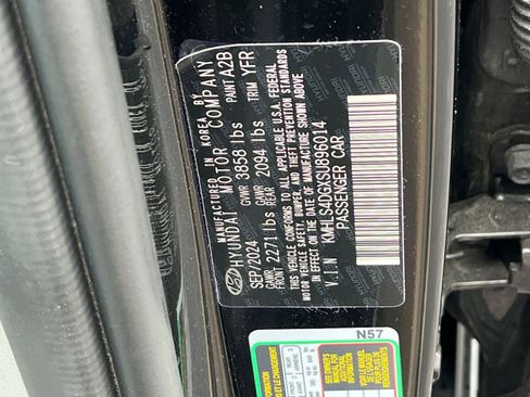 Used 2025 Hyundai Elantra SEL FWD image 30