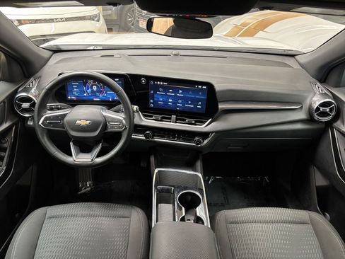 Used 2025 Chevrolet Equinox LT FWD image 33