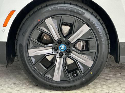 Used 2024 BMW iX xDrive50 w/ Premium Package AWD/4WD image 12