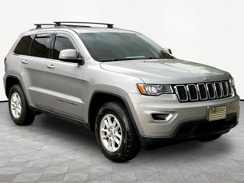 Used 2020 Jeep Grand Cherokee Laredo AWD/4WD image 3