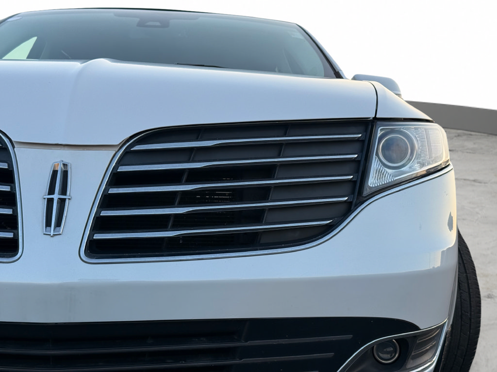 Used 2018 Lincoln MKT AWD image 48