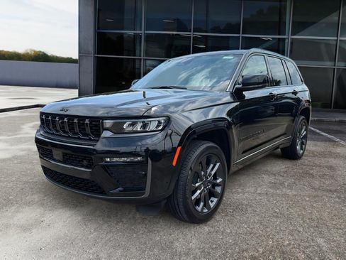 New 2026 Jeep Grand Cherokee Limited AWD/4WD image 3
