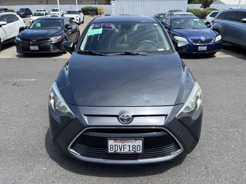Used 2018 Toyota Yaris iA FWD image 2