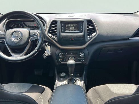 Used 2018 Jeep Cherokee Latitude w/ Altitude Package AWD/4WD image 22