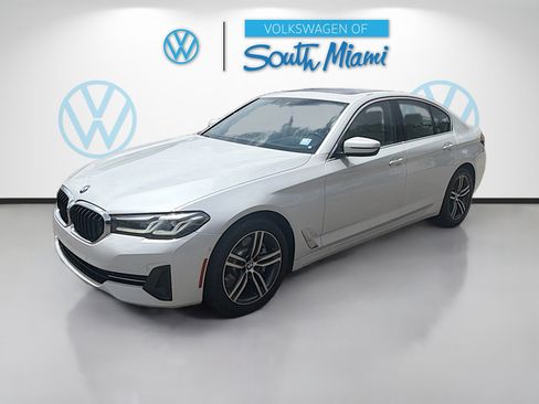 Used 2021 BMW 530i w/ Premium Package RWD image 3