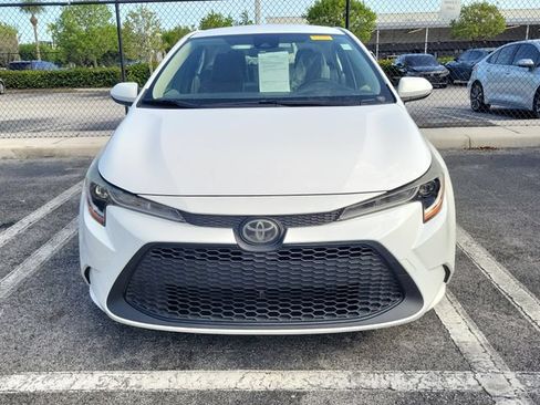 Used 2020 Toyota Corolla LE FWD image 2
