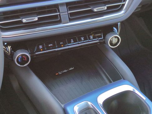 New 2026 Chevrolet Equinox EV LT image 15