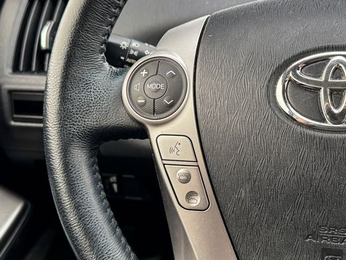 Used 2017 Toyota Prius V Four image 15