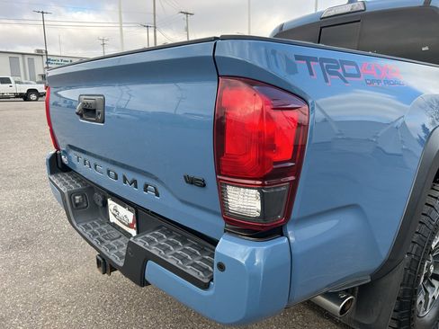 Used 2019 Toyota Tacoma TRD Off-Road image 10