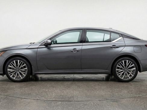 Used 2025 Nissan Altima 2.5 SV image 5