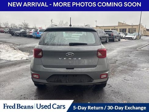 Used 2023 Hyundai Venue Limited image 7
