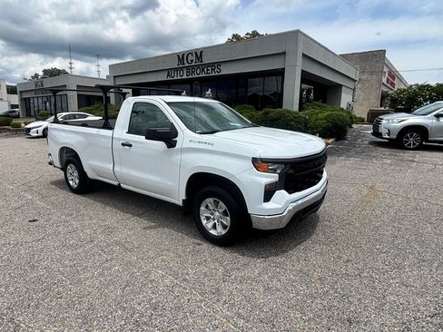 Used 2022 Chevrolet Silverado 1500 W/T RWD image 2