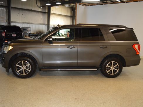 Used 2020 Ford Expedition XLT w/ Equipment Group 202A image 6