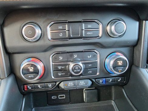 Used 2023 GMC Yukon AT4 w/ Technology Package AWD/4WD image 21