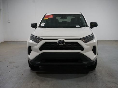 Used 2022 Toyota RAV4 LE AWD/4WD image 2