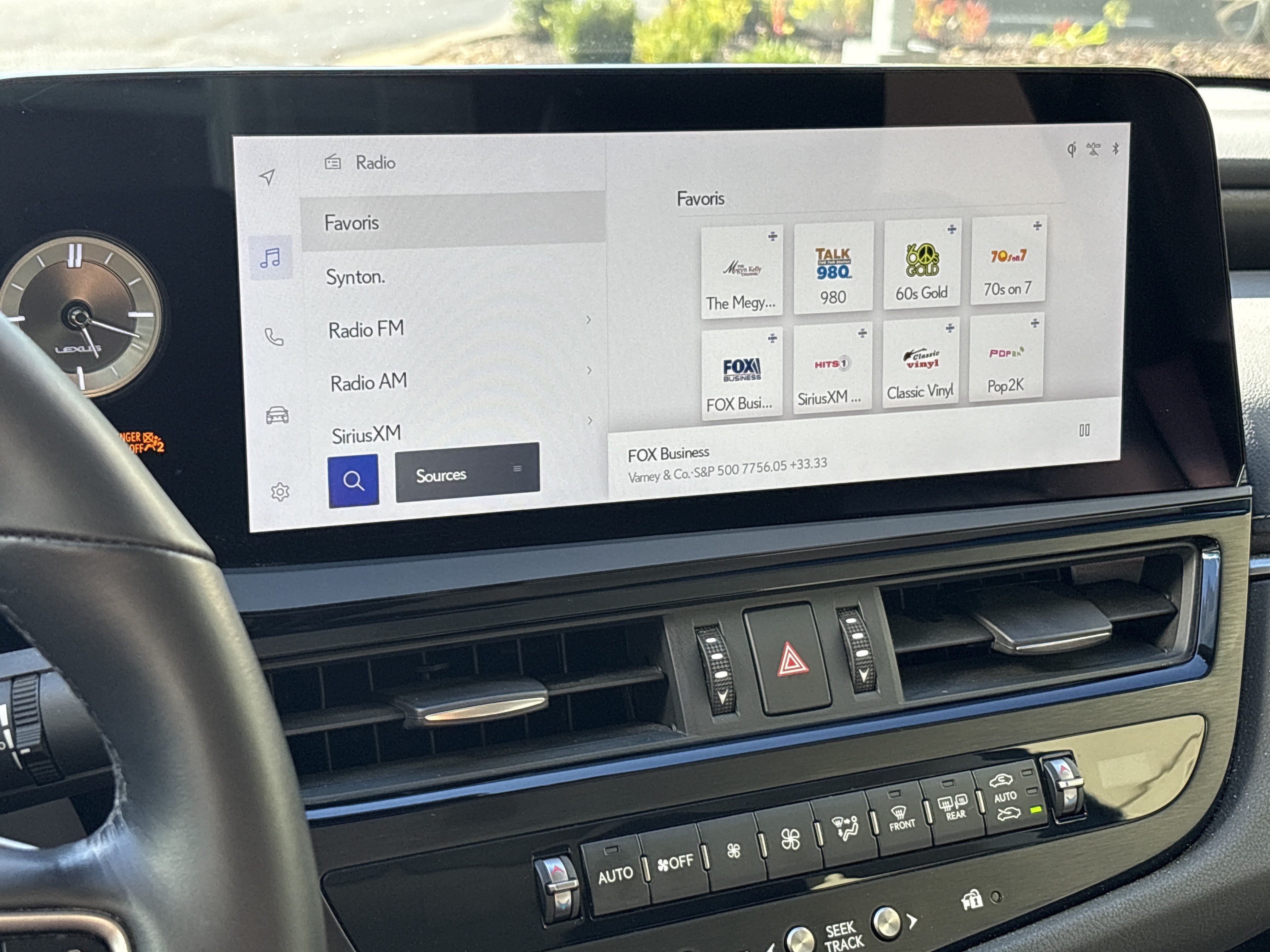 Used 2025 Lexus ES 300h w/ Premium Package FWD image 2