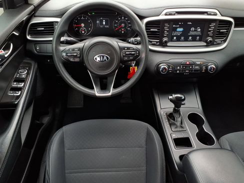 Used 2018 Kia Sorento LX image 16