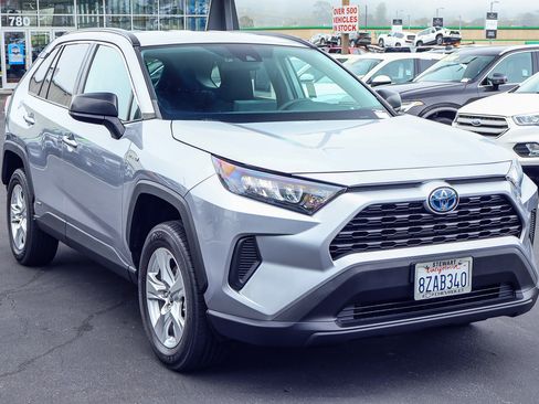 Used 2021 Toyota RAV4 LE AWD/4WD image 17