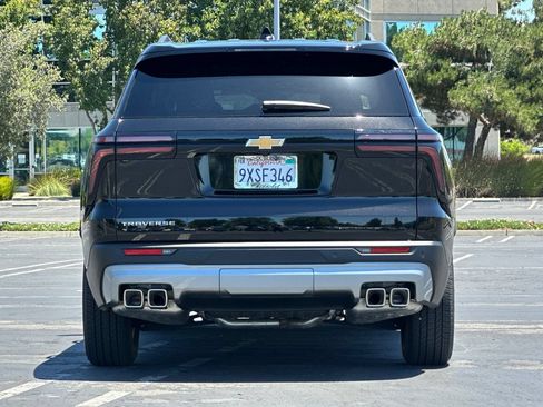Used 2026 Chevrolet Traverse LT w/ LPO, Floor Liner Package FWD image 5