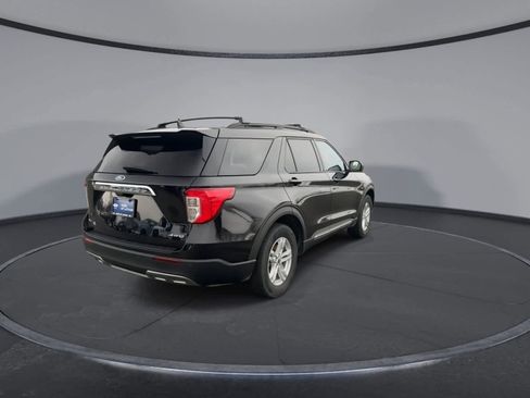 Used 2023 Ford Explorer XLT w/ Equipment Group 202A image 8