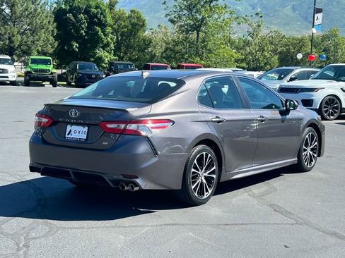 Used 2020 Toyota Camry SE FWD image 3