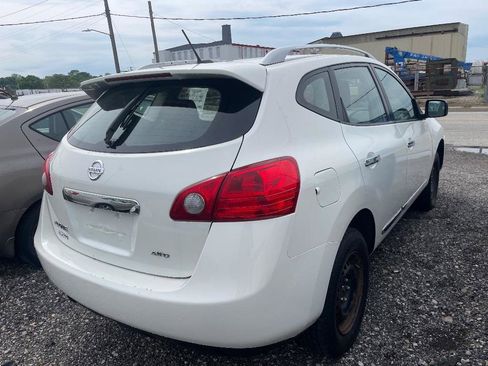 Used 2014 Nissan Rogue S w/ Convenience Package AWD/4WD image 4