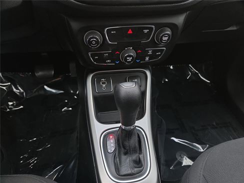 Used 2020 Jeep Compass Sport w/ Cold Weather Group FWD image 21