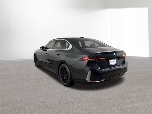 Used 2025 BMW 530i xDrive image 30