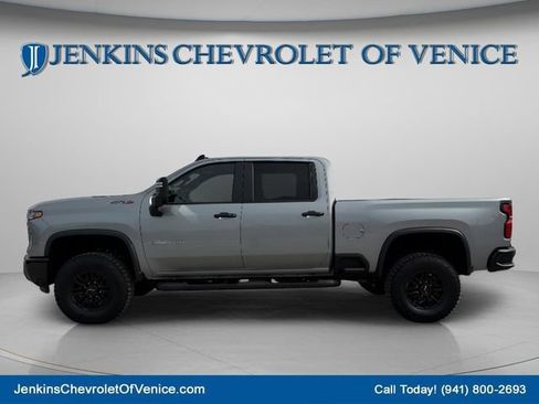 New 2026 Chevrolet Silverado 2500 ZR2 image 9