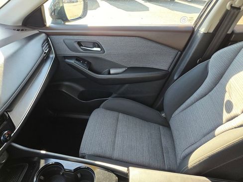 Used 2021 Nissan Rogue SV image 14