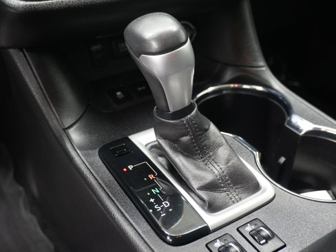 Used 2017 Toyota Highlander XLE AWD/4WD image 23
