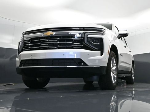 New 2025 Chevrolet Suburban Premier image 38