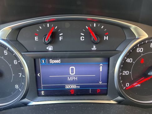 Used 2022 GMC Terrain SLE w/ Driver Convenience Package image 4