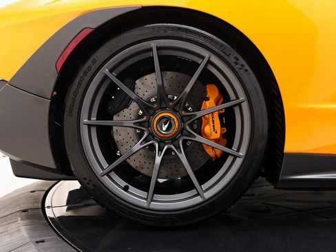 Used 2019 McLaren Senna image 35