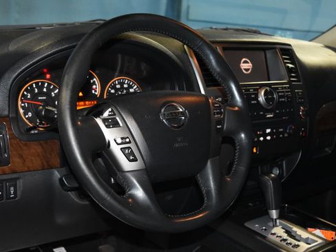 Used 2014 Nissan Armada SL image 2
