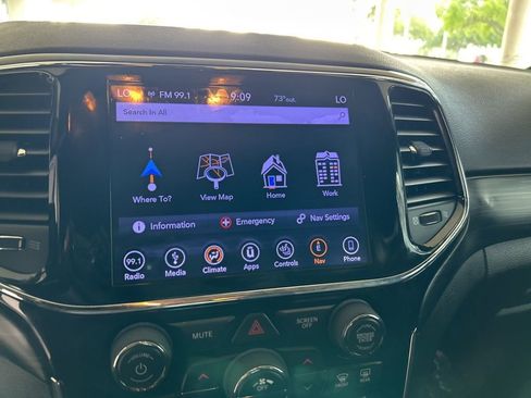 Used 2019 Jeep Grand Cherokee Altitude AWD/4WD image 11