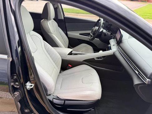 Used 2021 Hyundai Elantra Limited FWD image 29