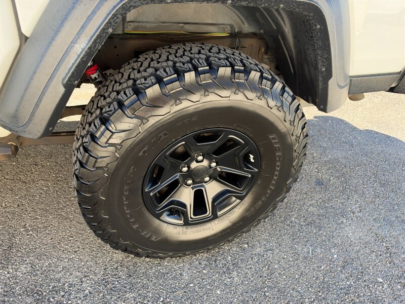 Used 2020 Jeep Gladiator Sport w/ Quick Order Package 24S AWD/4WD image 15