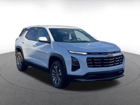 Used 2025 Chevrolet Equinox LT image 3