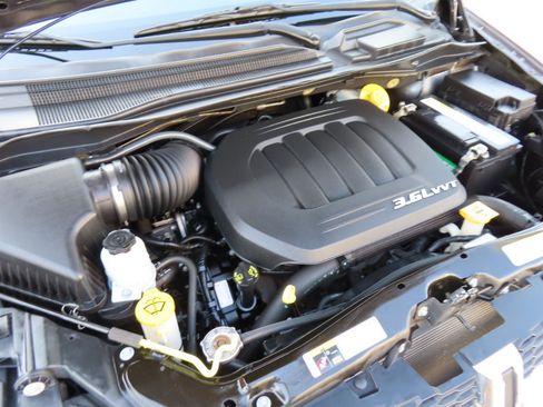 Used 2018 Dodge Grand Caravan SE image 28