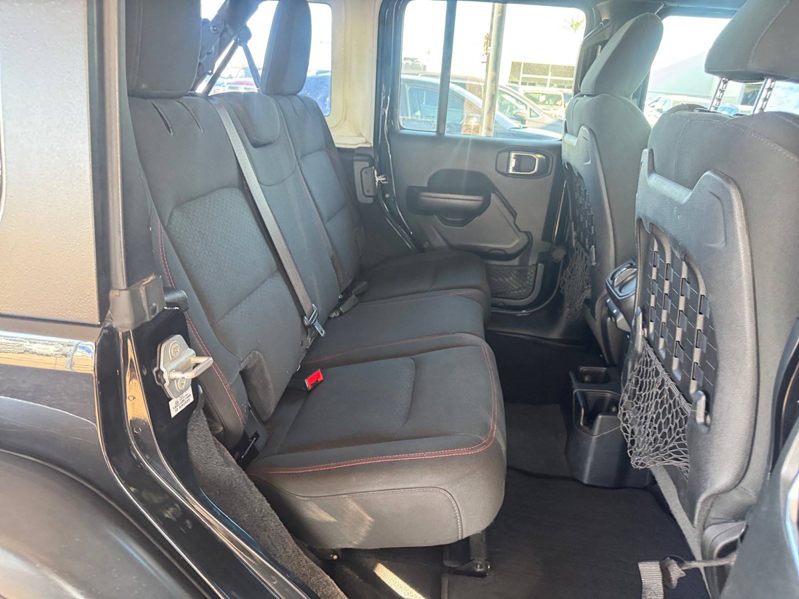 Used 2018 Jeep Wrangler Unlimited Rubicon AWD/4WD image 16