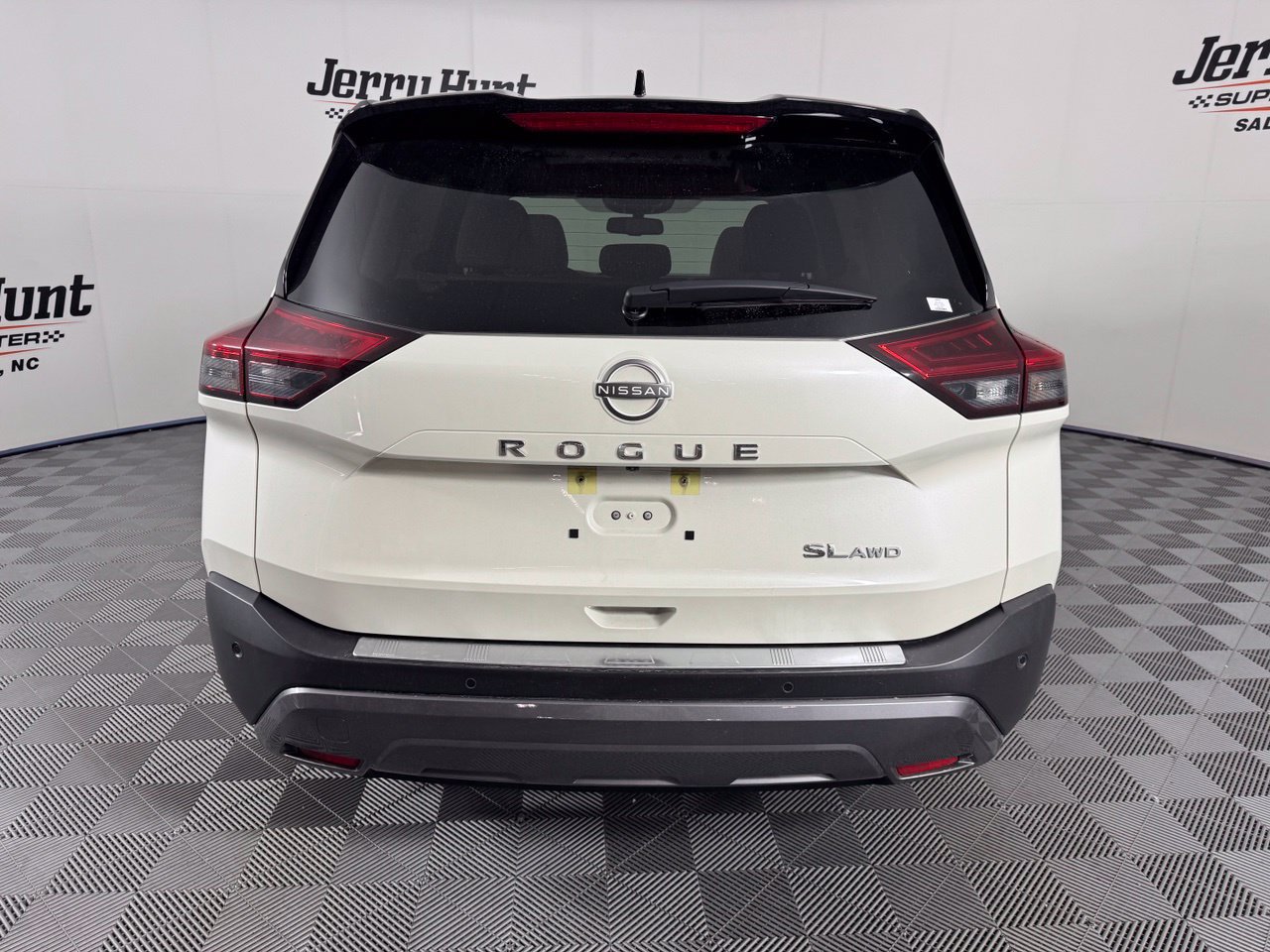 Used 2023 Nissan Rogue SL AWD/4WD image 8