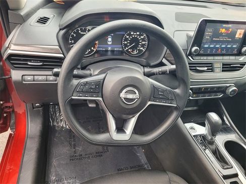 Used 2024 Nissan Altima 2.5 SV image 30