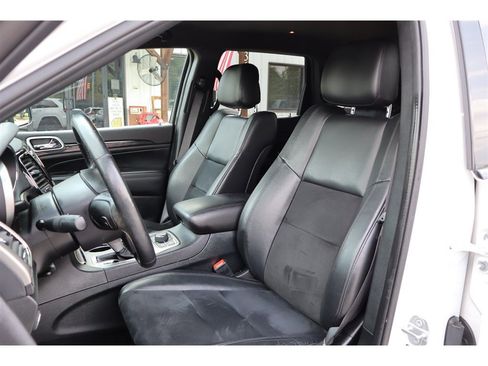 Used 2022 Jeep Grand Cherokee Laredo X AWD/4WD image 18