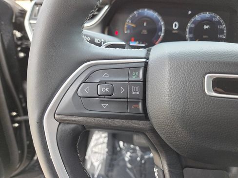Used 2024 Jeep Grand Cherokee Limited w/ Black Appearance Package AWD/4WD image 34