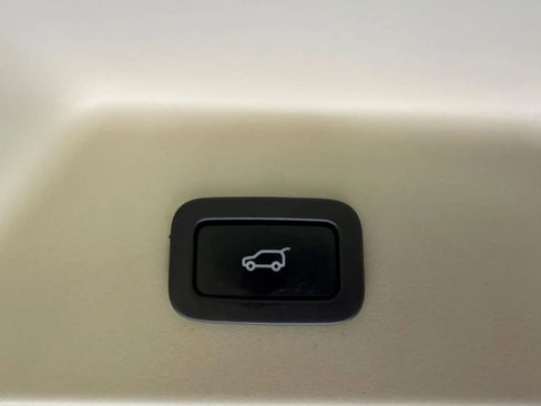 Used 2018 Land Rover Range Rover HSE AWD/4WD image 17