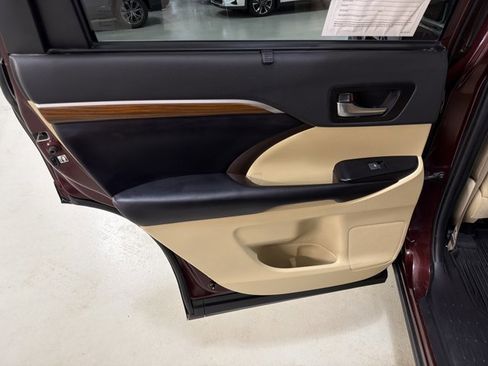 Used 2019 Toyota Highlander Limited AWD/4WD image 24