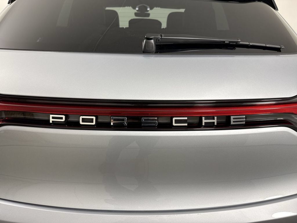 Certified 2026 Porsche Macan AWD/4WD image 20